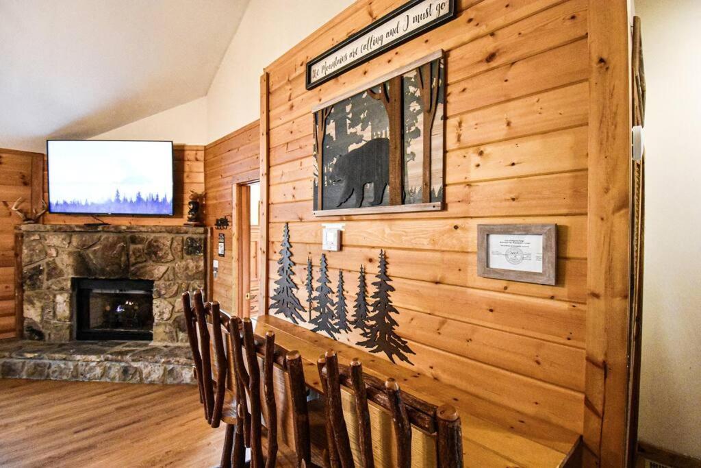 Four Private Suites - Hot Tub - Arcade - Fast Wi-Fi - One Minute To Parkway Fun Pigeon Forge Luaran gambar