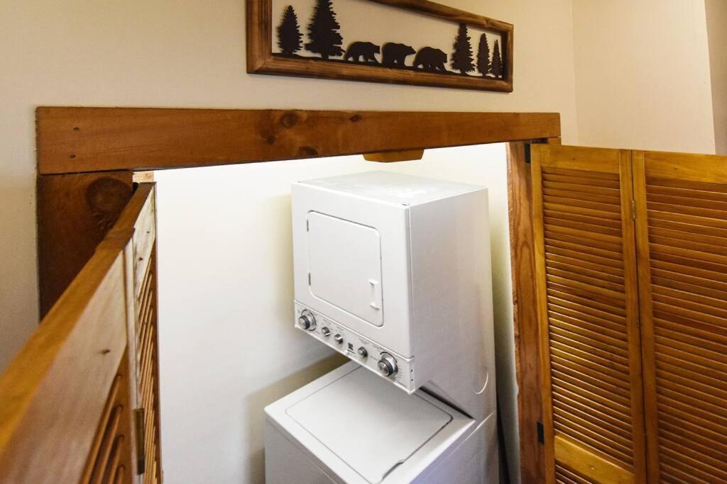 Four Private Suites - Hot Tub - Arcade - Fast Wi-Fi - One Minute To Parkway Fun Pigeon Forge Luaran gambar