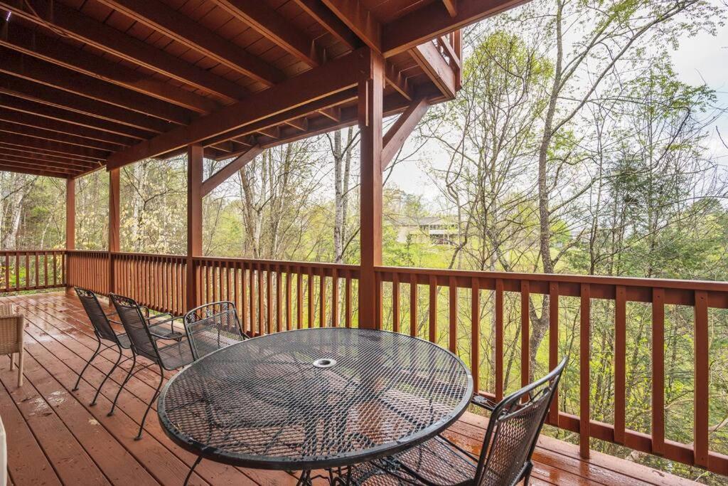Four Private Suites - Hot Tub - Arcade - Fast Wi-Fi - One Minute To Parkway Fun Pigeon Forge Luaran gambar