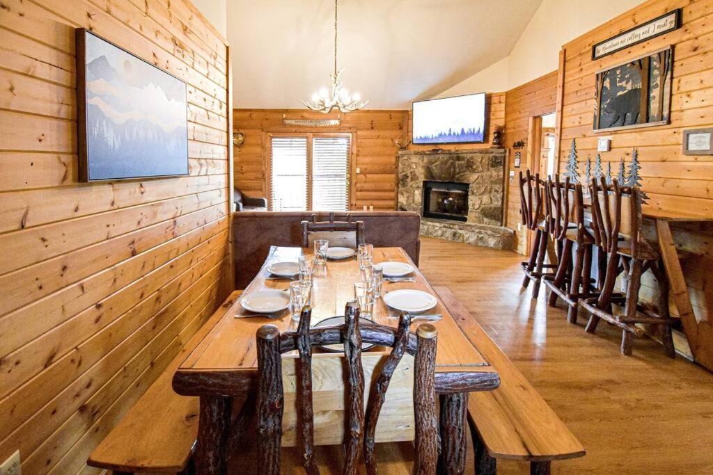 Four Private Suites - Hot Tub - Arcade - Fast Wi-Fi - One Minute To Parkway Fun Pigeon Forge Luaran gambar