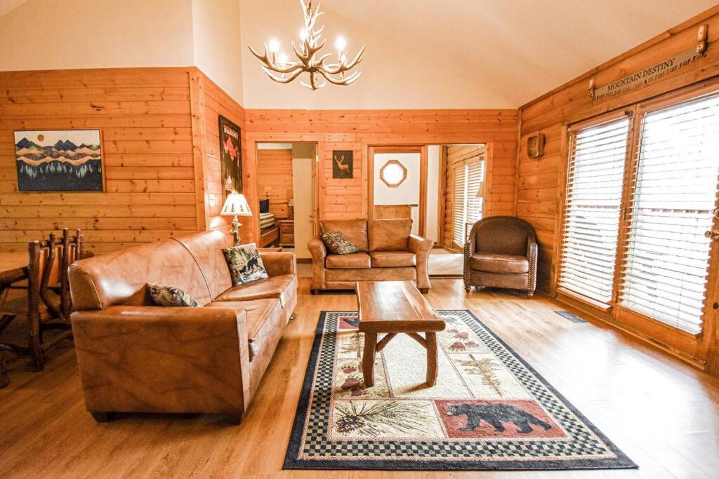 Four Private Suites - Hot Tub - Arcade - Fast Wi-Fi - One Minute To Parkway Fun Pigeon Forge Luaran gambar