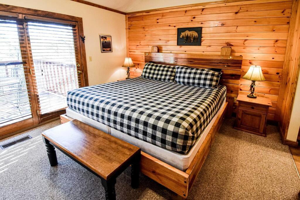 Four Private Suites - Hot Tub - Arcade - Fast Wi-Fi - One Minute To Parkway Fun Pigeon Forge Luaran gambar