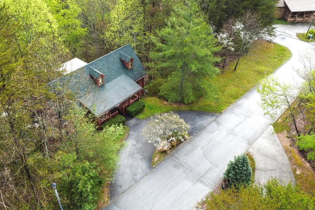 Four Private Suites - Hot Tub - Arcade - Fast Wi-Fi - One Minute To Parkway Fun Pigeon Forge Luaran gambar