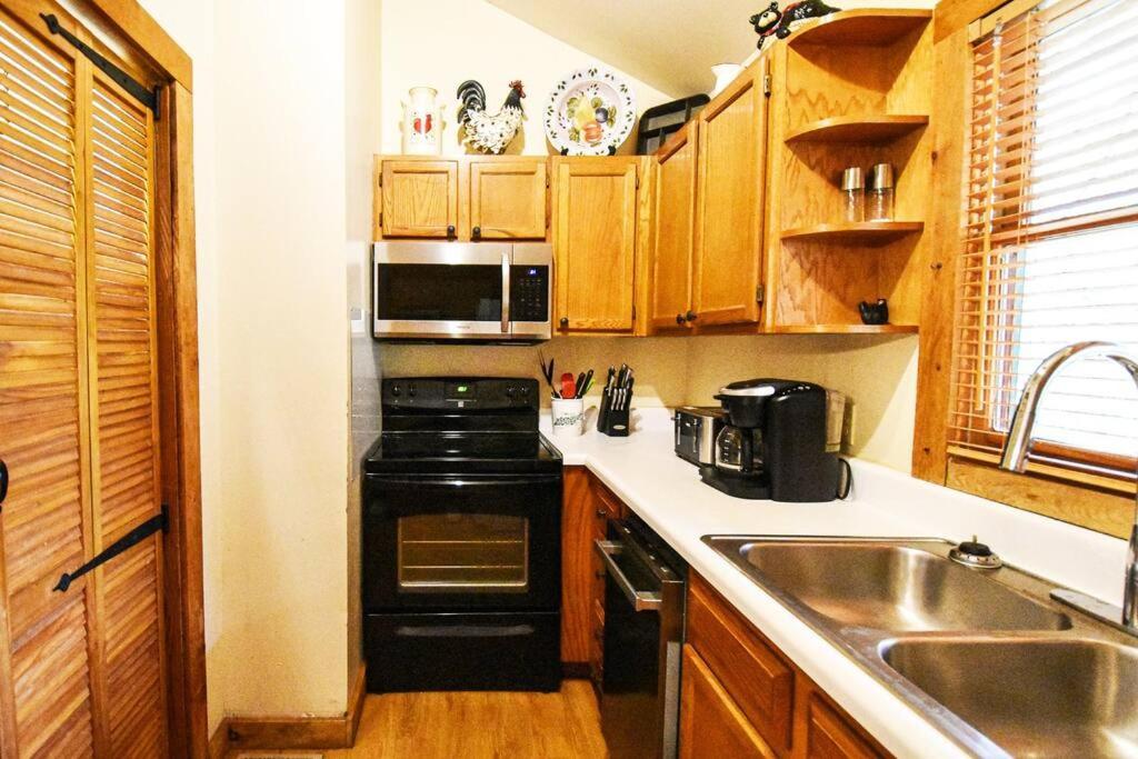 Four Private Suites - Hot Tub - Arcade - Fast Wi-Fi - One Minute To Parkway Fun Pigeon Forge Luaran gambar
