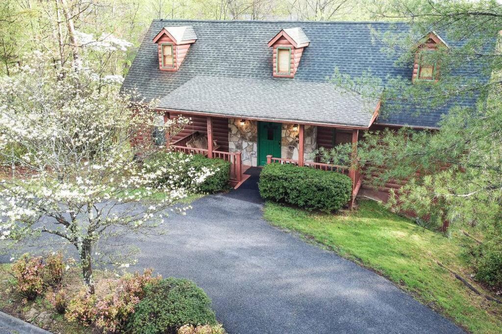 Four Private Suites - Hot Tub - Arcade - Fast Wi-Fi - One Minute To Parkway Fun Pigeon Forge Luaran gambar