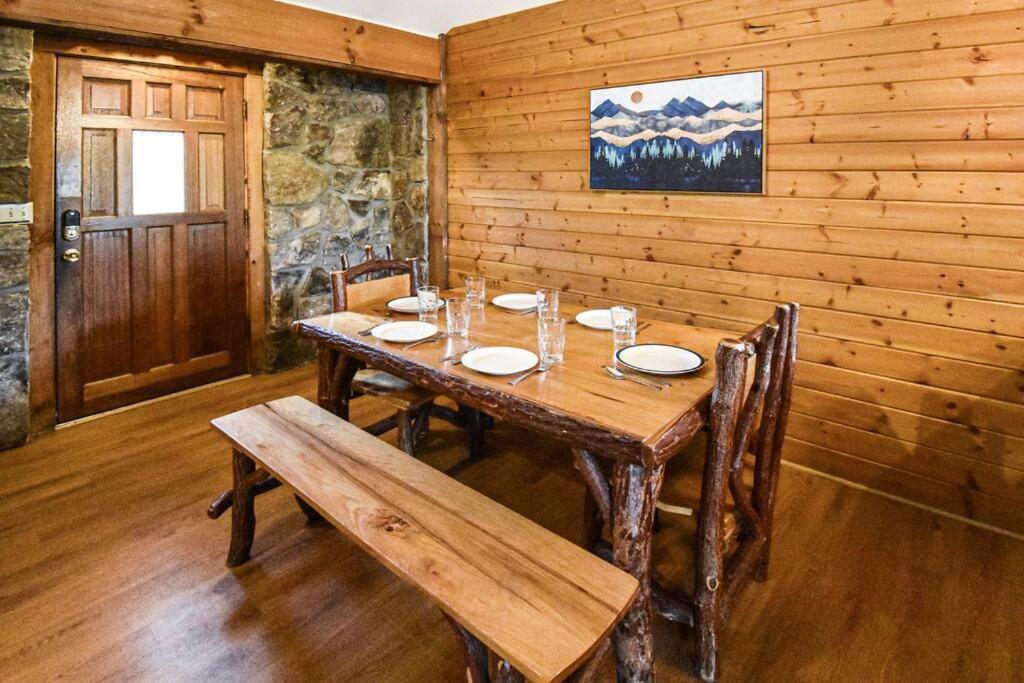 Four Private Suites - Hot Tub - Arcade - Fast Wi-Fi - One Minute To Parkway Fun Pigeon Forge Luaran gambar